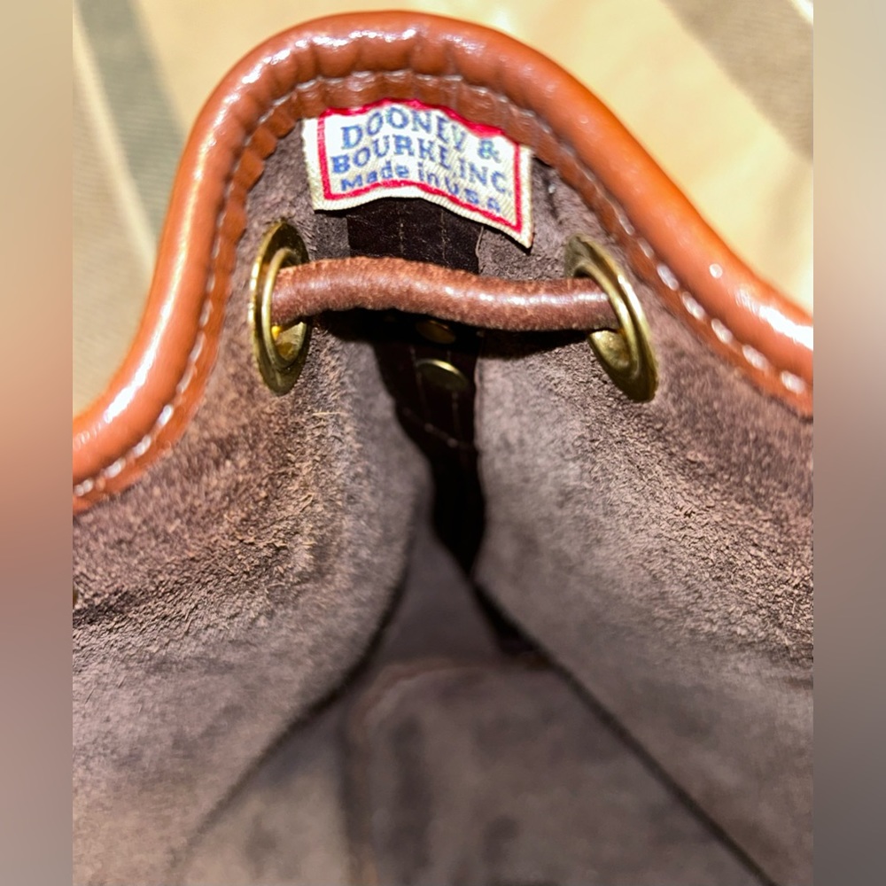 Vintage Authentic Dooney & Bourke Tassle Crossbody Bucket Bag - Picture 14 of 15